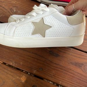 Women’s steve Madden tennis sneaker